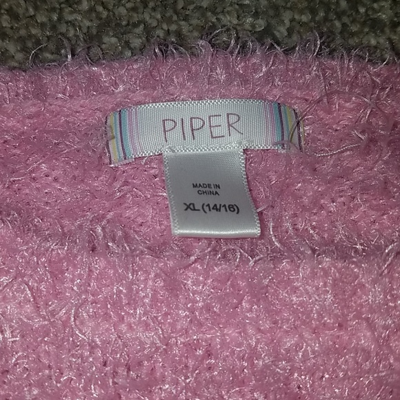 A sweater - Picture 3 of 3